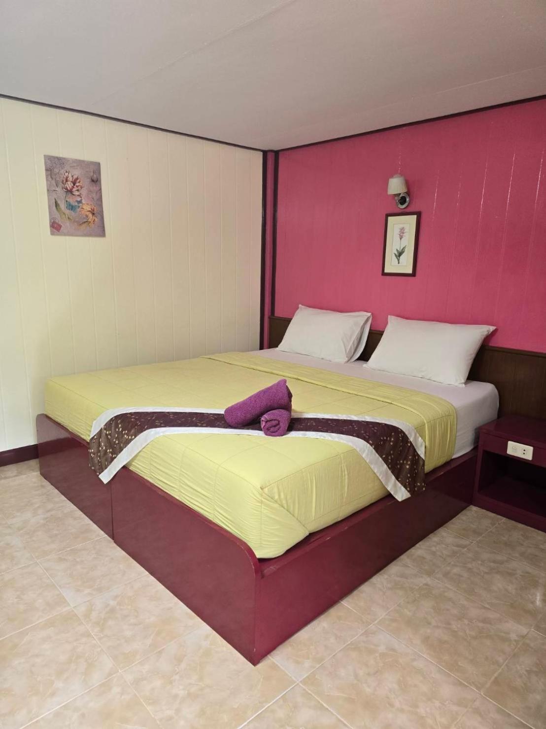 Hotel Haad Somboon House Bang Saphan Exterior foto