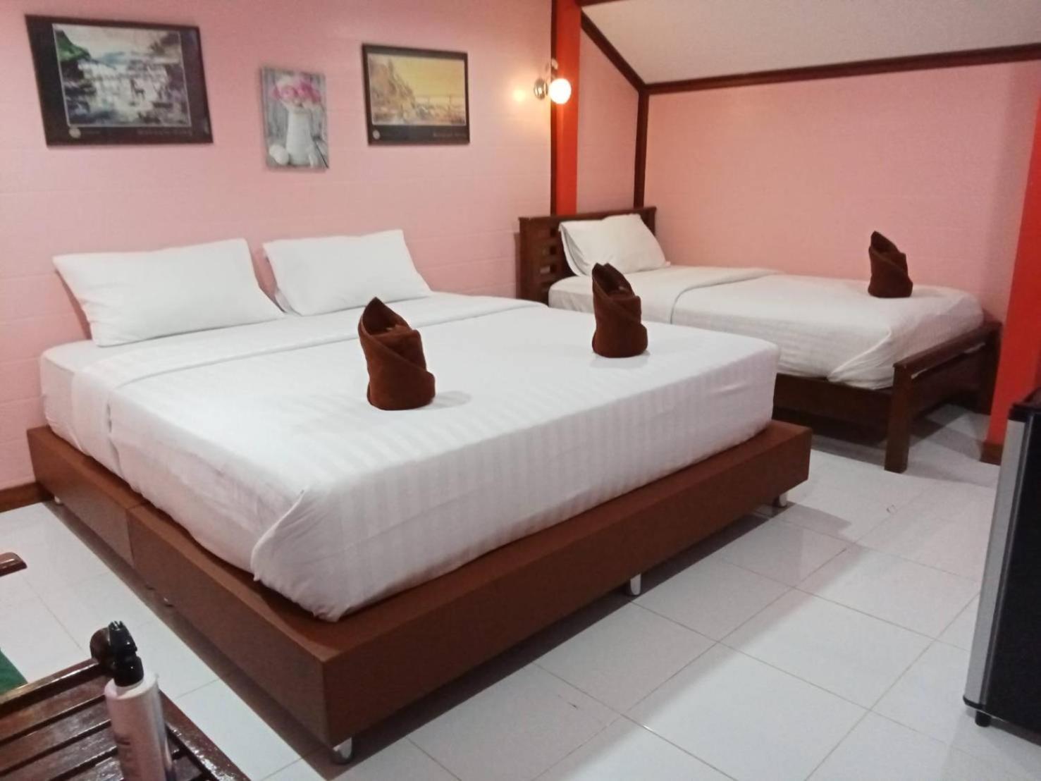 Hotel Haad Somboon House Bang Saphan Exterior foto