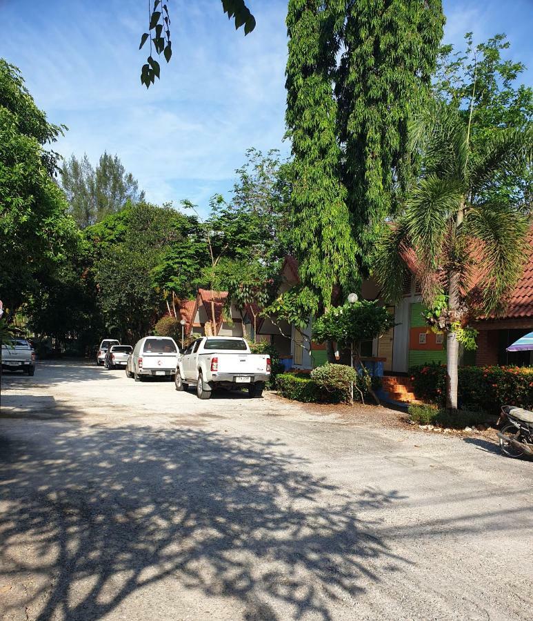 Hotel Haad Somboon House Bang Saphan Exterior foto